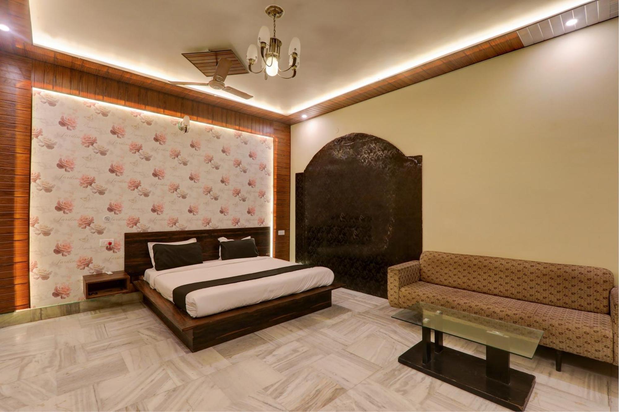Hotel O Flagship Adbhut Moment Hotel Варанаси Экстерьер фото